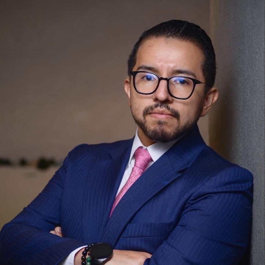Retrato profesional de Irving Arellano Regino, abogado penalista
